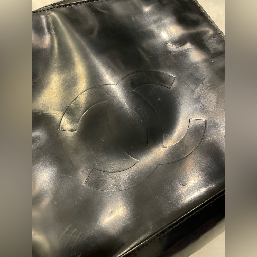CHANEL Black Patent Leather CC Tote Bag - Picture 13 of 16